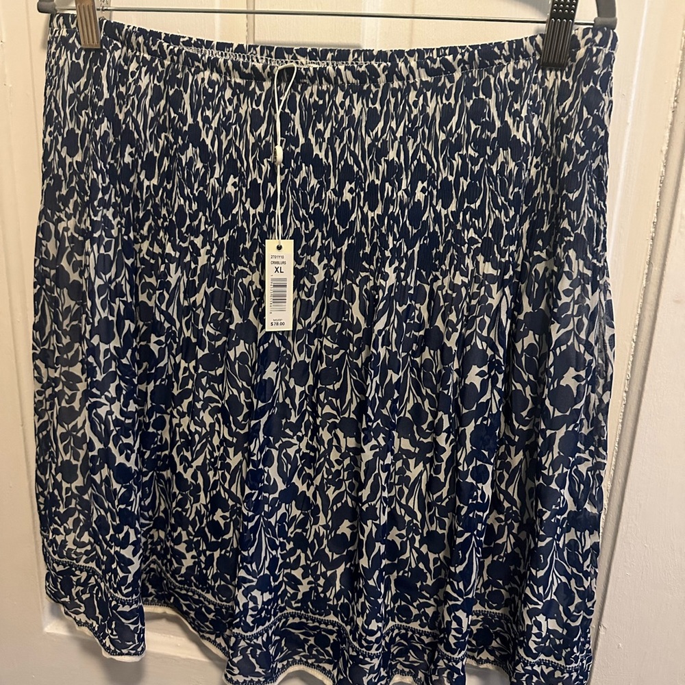 Max Studio NWT XL Mini Skirt, navy floral!